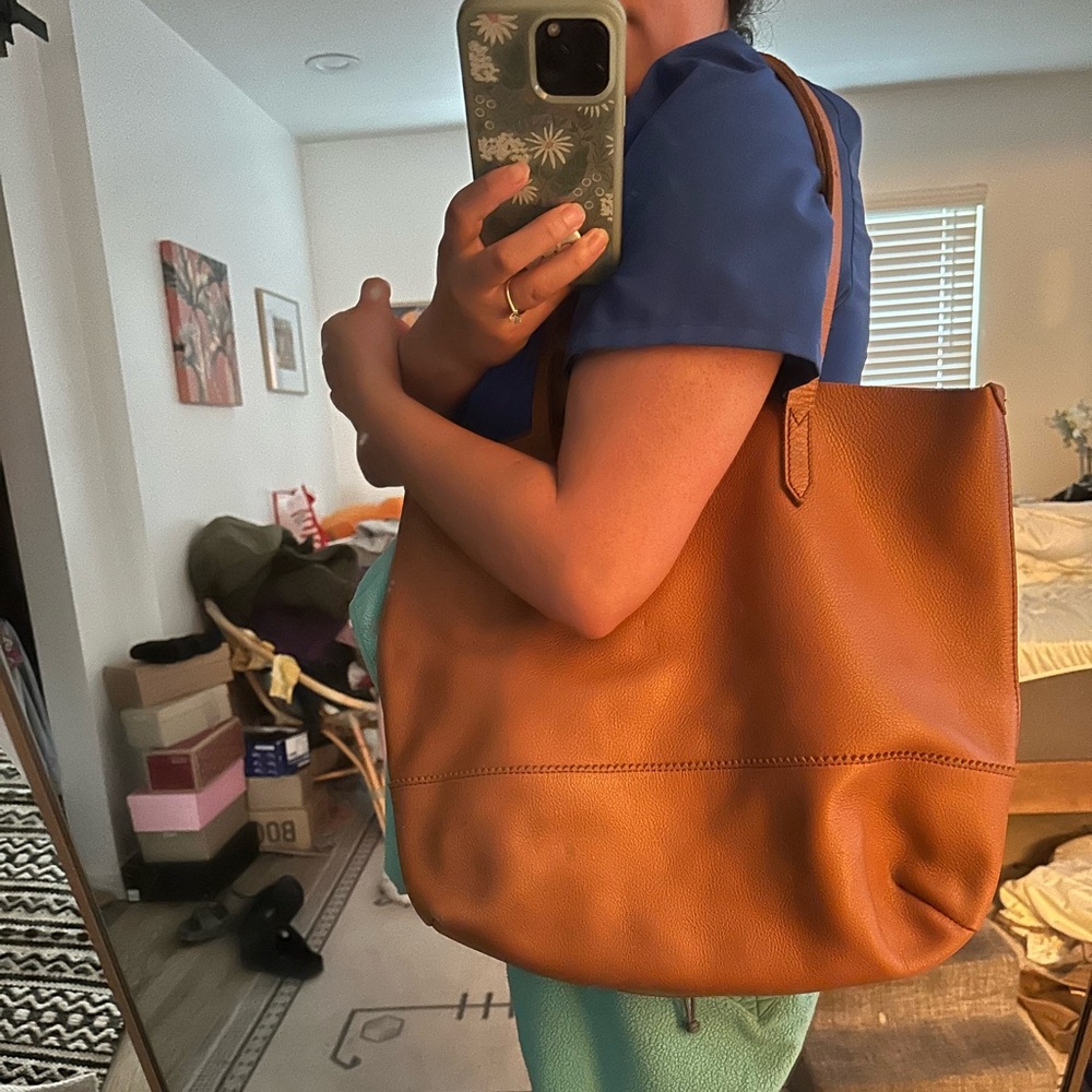 Vintage brown leather tote - Picture 9 of 9
